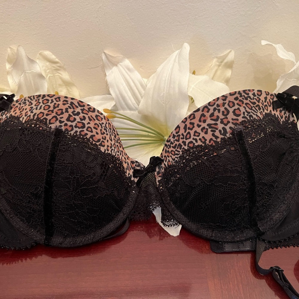 MARILYN MONROE Intimates Black Cheetah Leopard Padded Bra 34B.